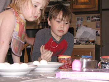 Coloring eggs 4